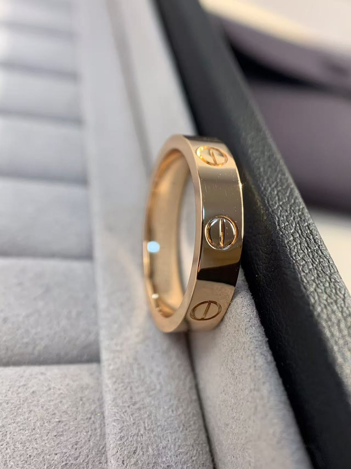 Simple and stylish new ring 1