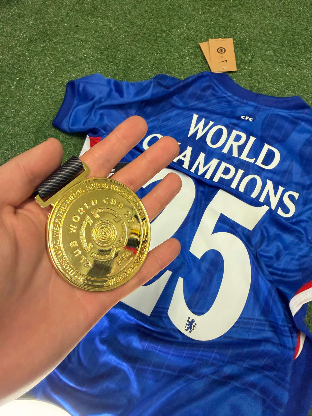 Chelsea Legacy Edition: Home Kit & Gold Medal Combo